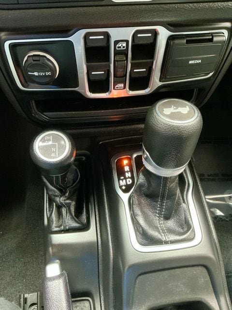 Used 2024 Jeep Wrangler Sport S image 20