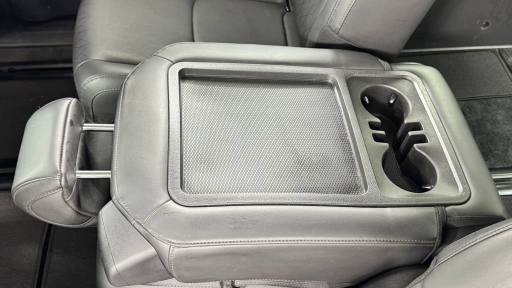 Used 2024 Kia Carnival LX FWD image 36