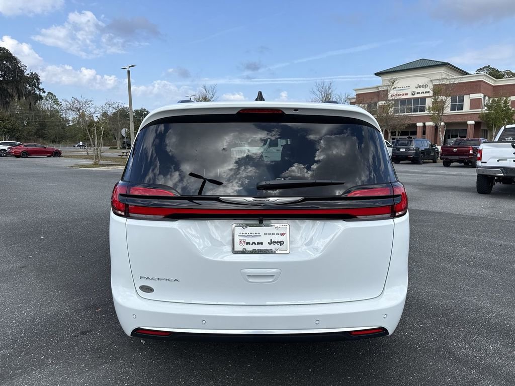 New 2026 Chrysler Pacifica Pinnacle image 4