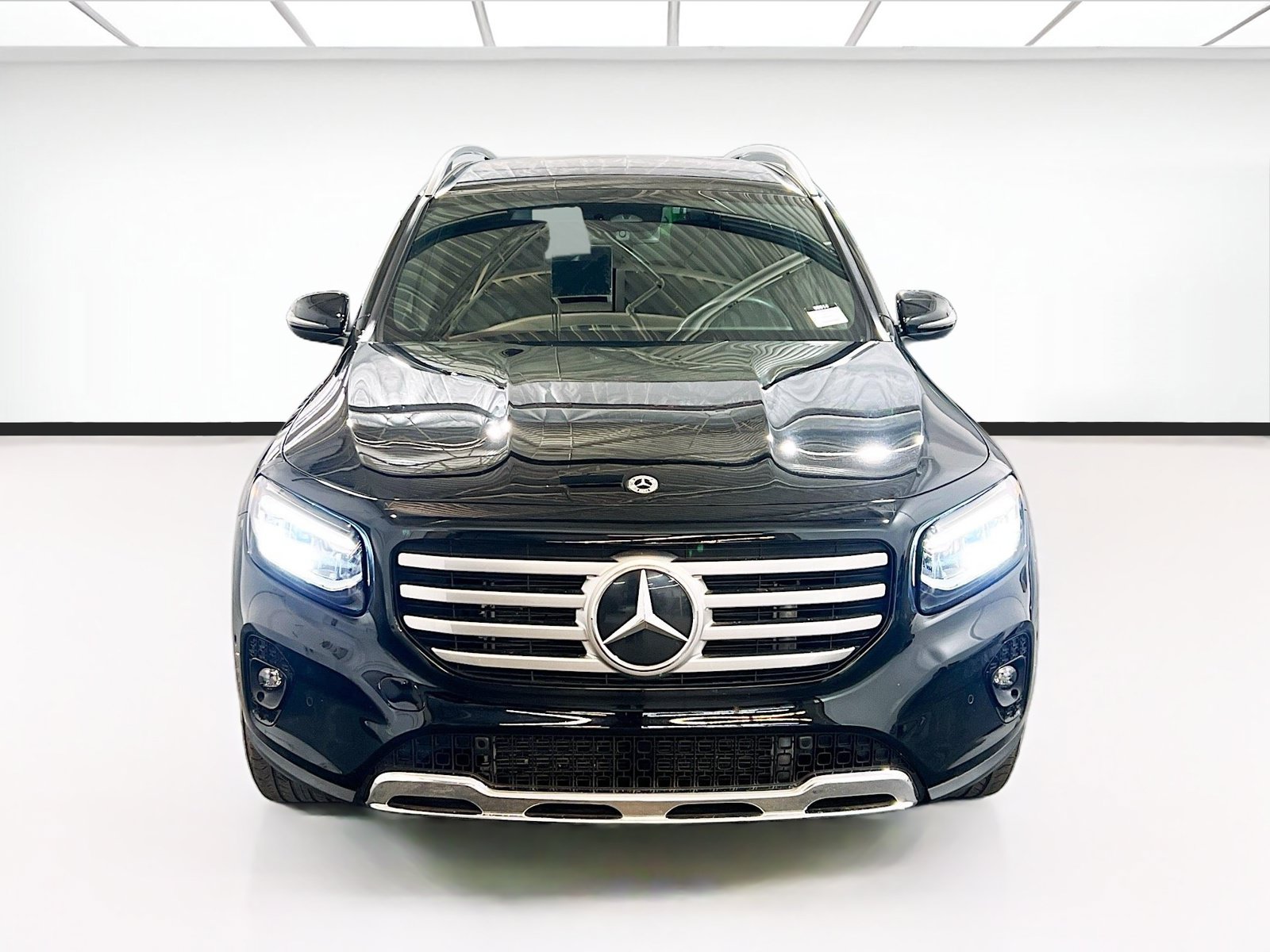 Used 2024 Mercedes-Benz GLB 250 image 2