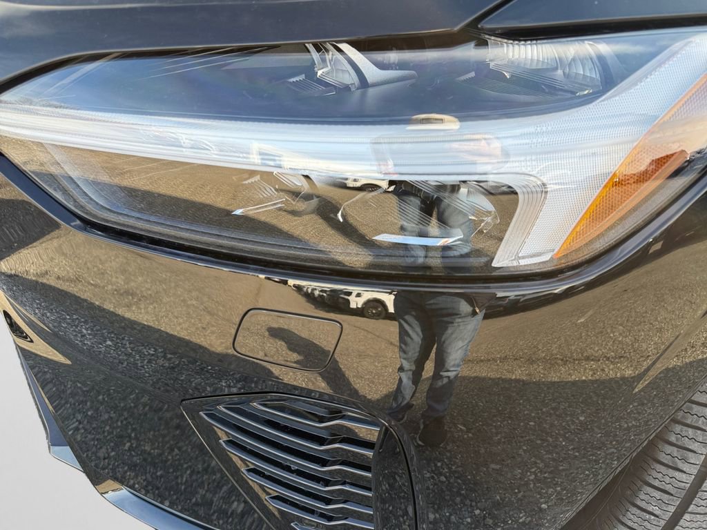 Used 2024 Volvo XC60 B5 Core w/ Protection Package Premier image 23