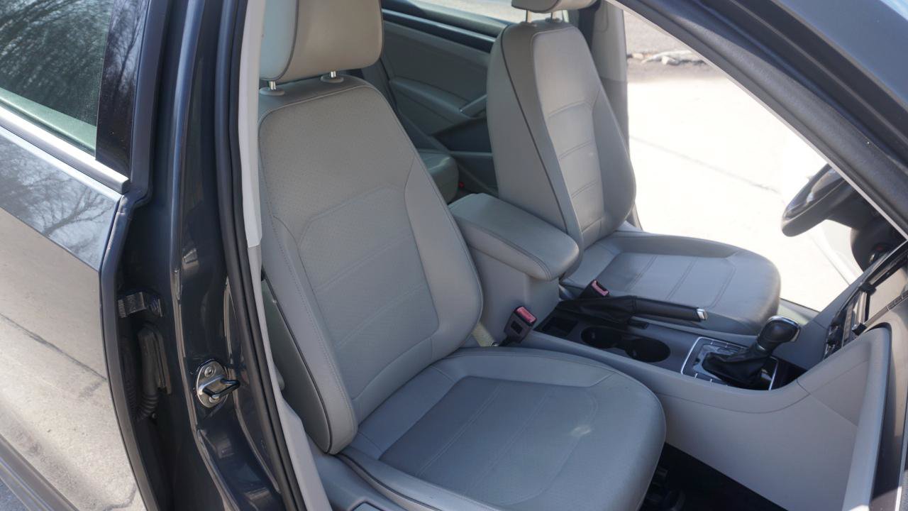 Used 2018 Volkswagen Passat 2.0T R-Line FWD image 19