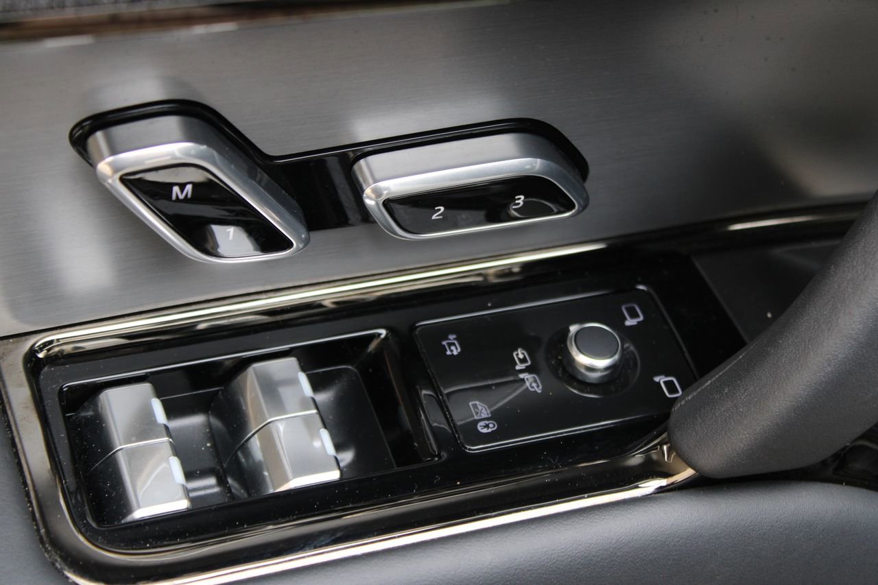 Used 2023 Land Rover Range Rover Sport SE Dynamic image 22