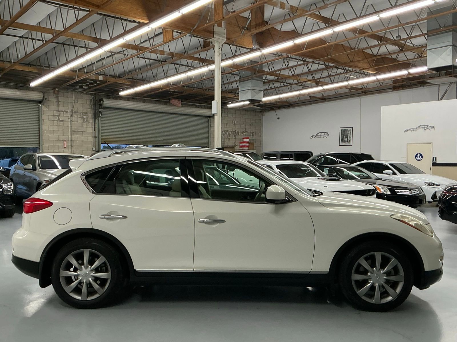 Used 2010 INFINITI EX35 Journey image 4