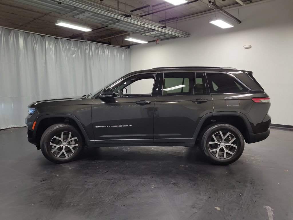 Used 2024 Jeep Grand Cherokee Limited AWD/4WD image 5