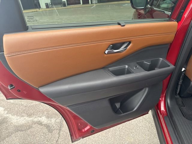 Used 2024 Nissan Pathfinder Platinum w/ Black Appearance Package image 39