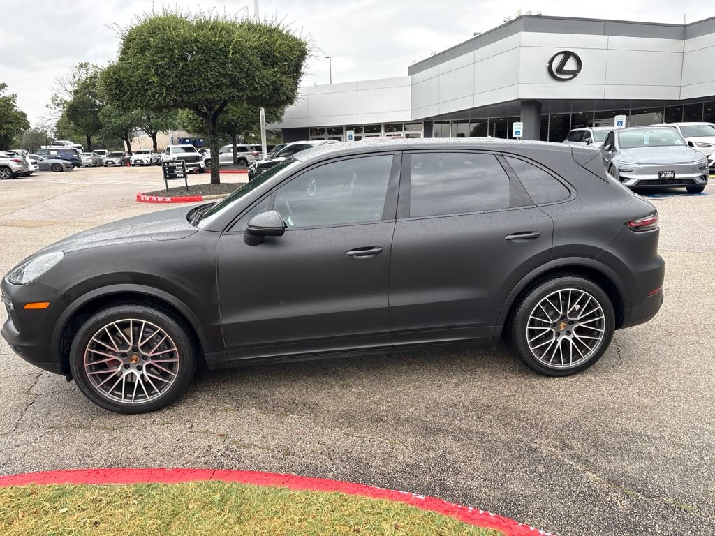Used 2021 Porsche Cayenne AWD/4WD image 2