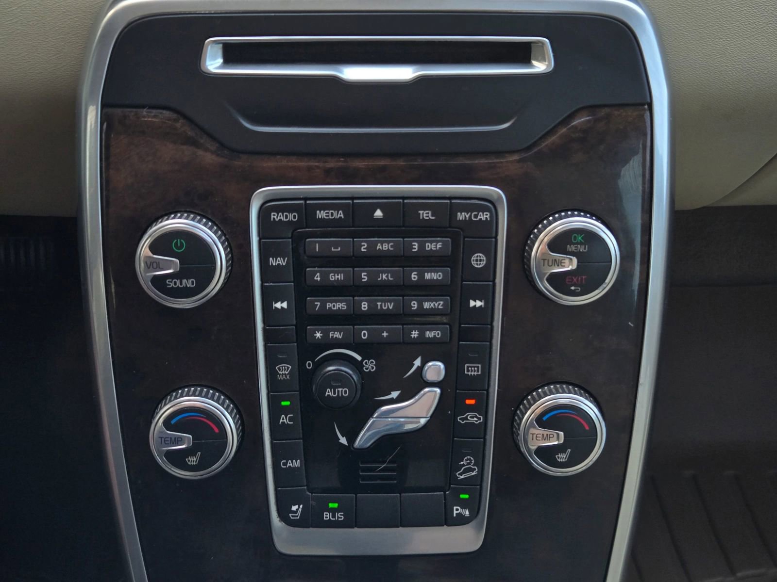Used 2015 Volvo XC70 T6 AWD/4WD image 27
