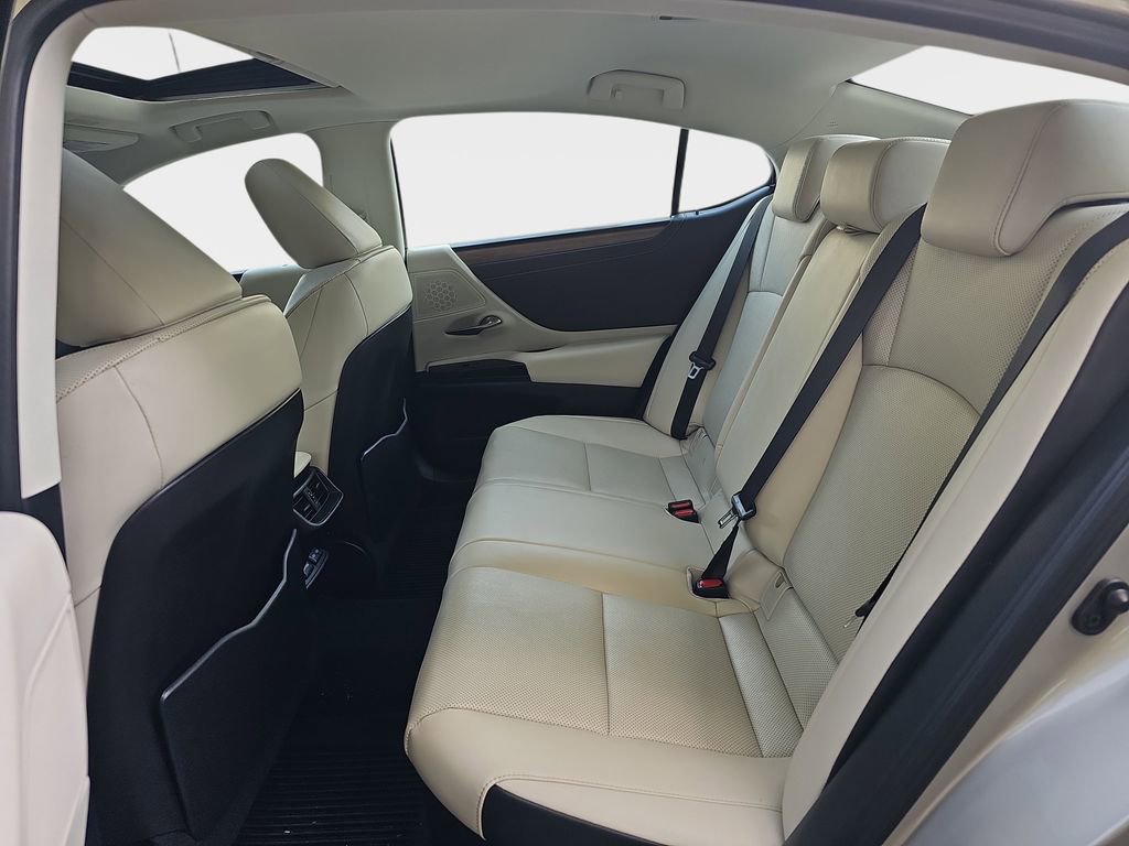 Certified 2023 Lexus ES 300h w/ Premium Package FWD image 16