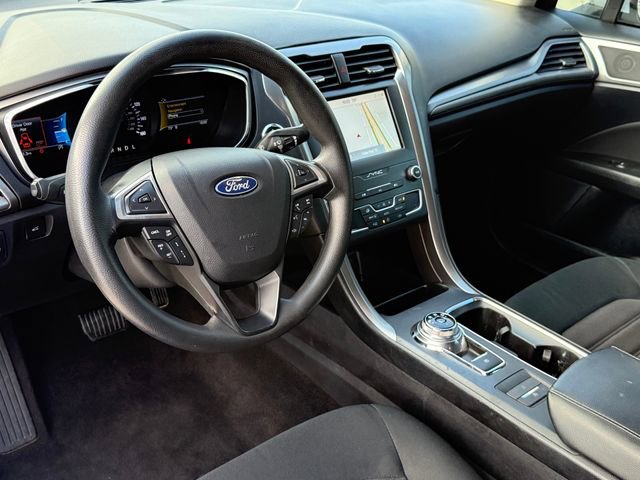 Used 2020 Ford Fusion SE image 11