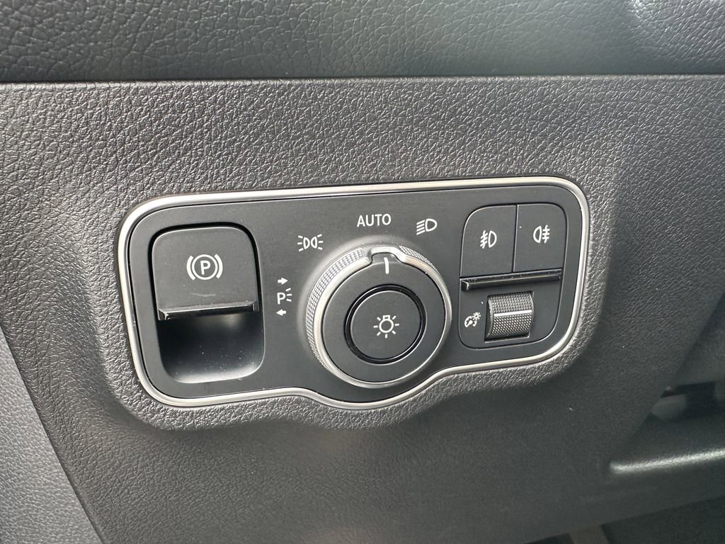 Certified 2025 Mercedes-Benz GLB 250 image 35