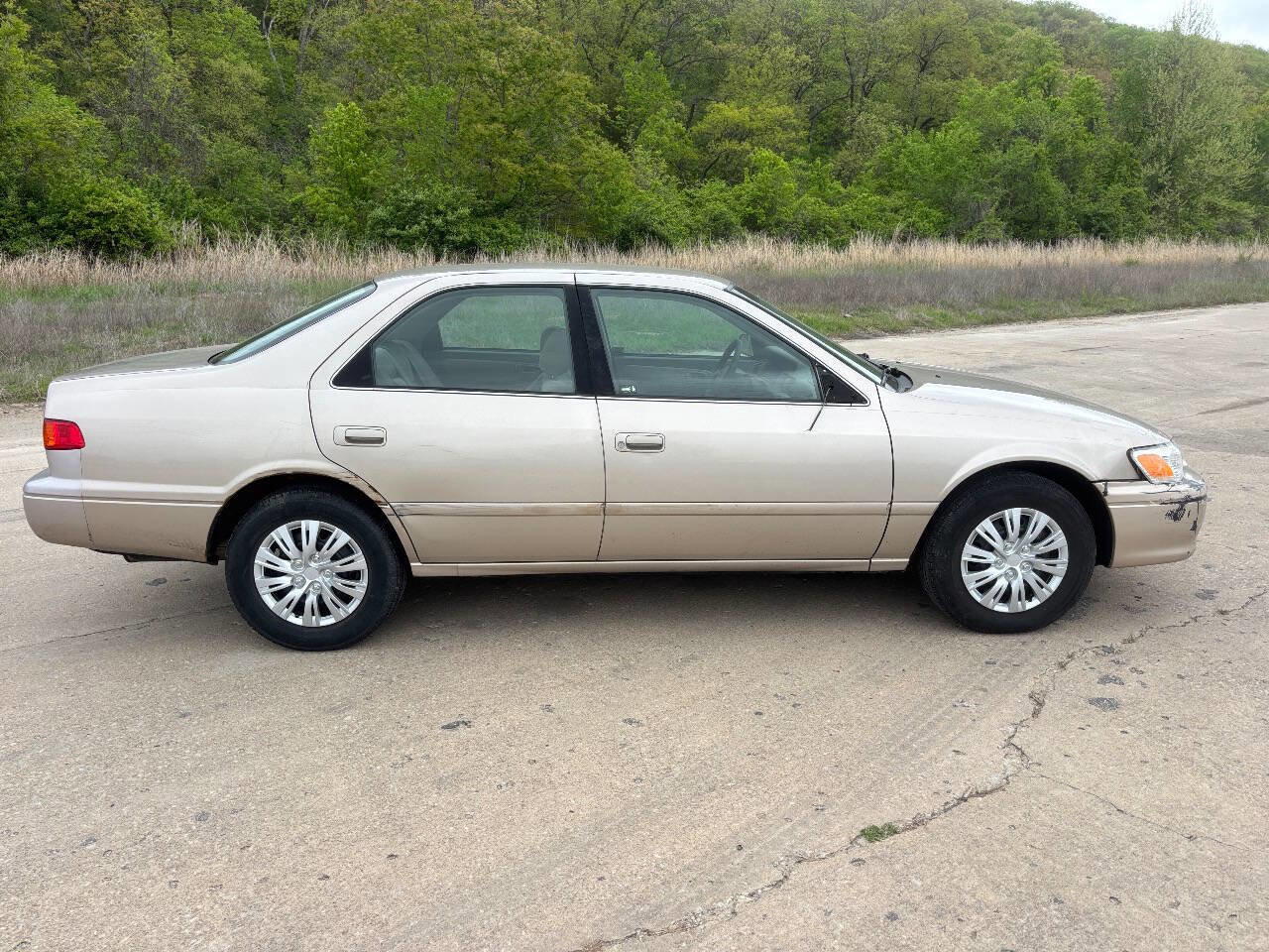 Used 2000 Toyota Camry LE FWD image 7