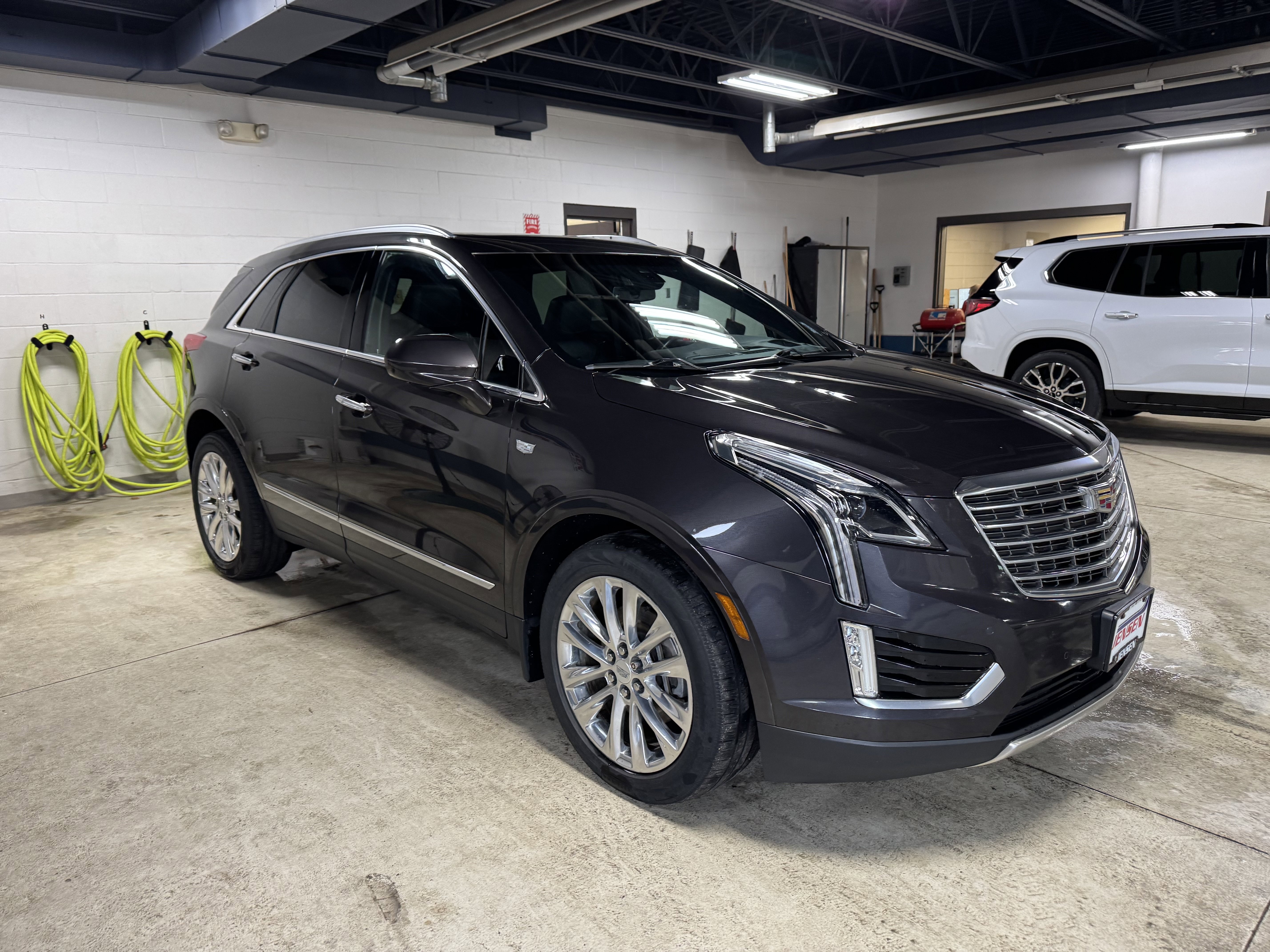 Used 2017 Cadillac XT5 Platinum image 3