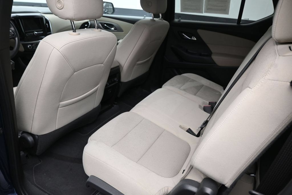 Used 2022 Chevrolet Traverse LS FWD image 14
