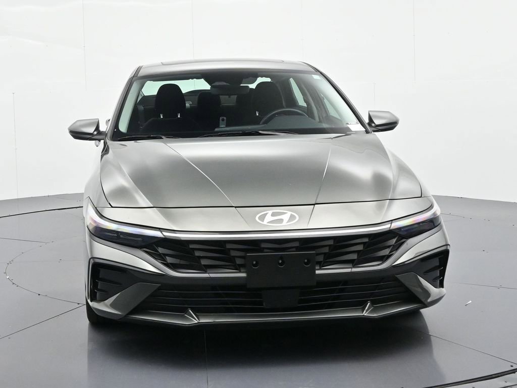 Used 2025 Hyundai Elantra SEL image 3
