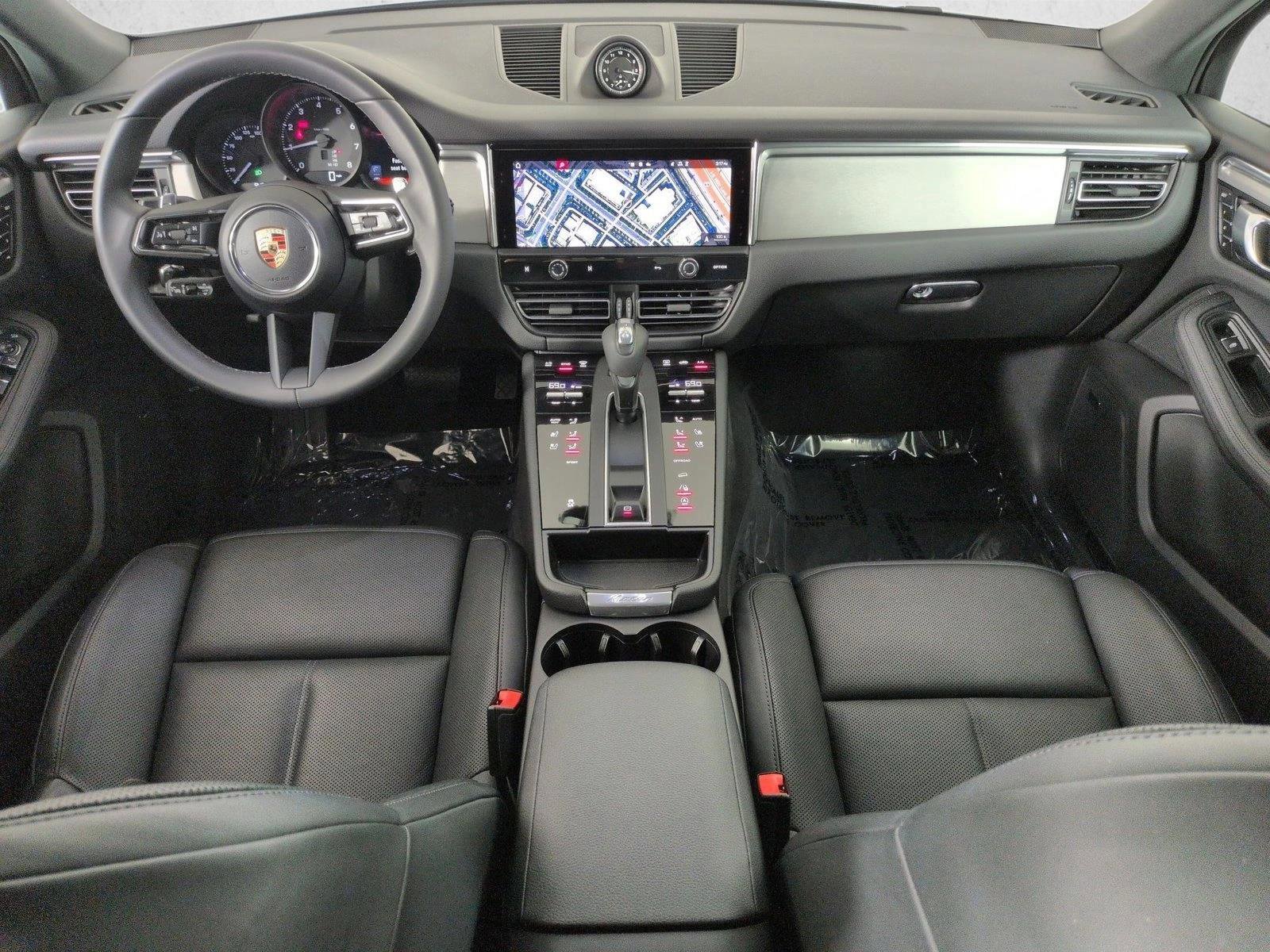 Certified 2025 Porsche Macan AWD/4WD image 23
