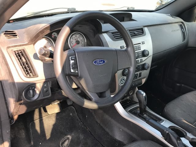 Used 2010 Ford Focus SE FWD image 4