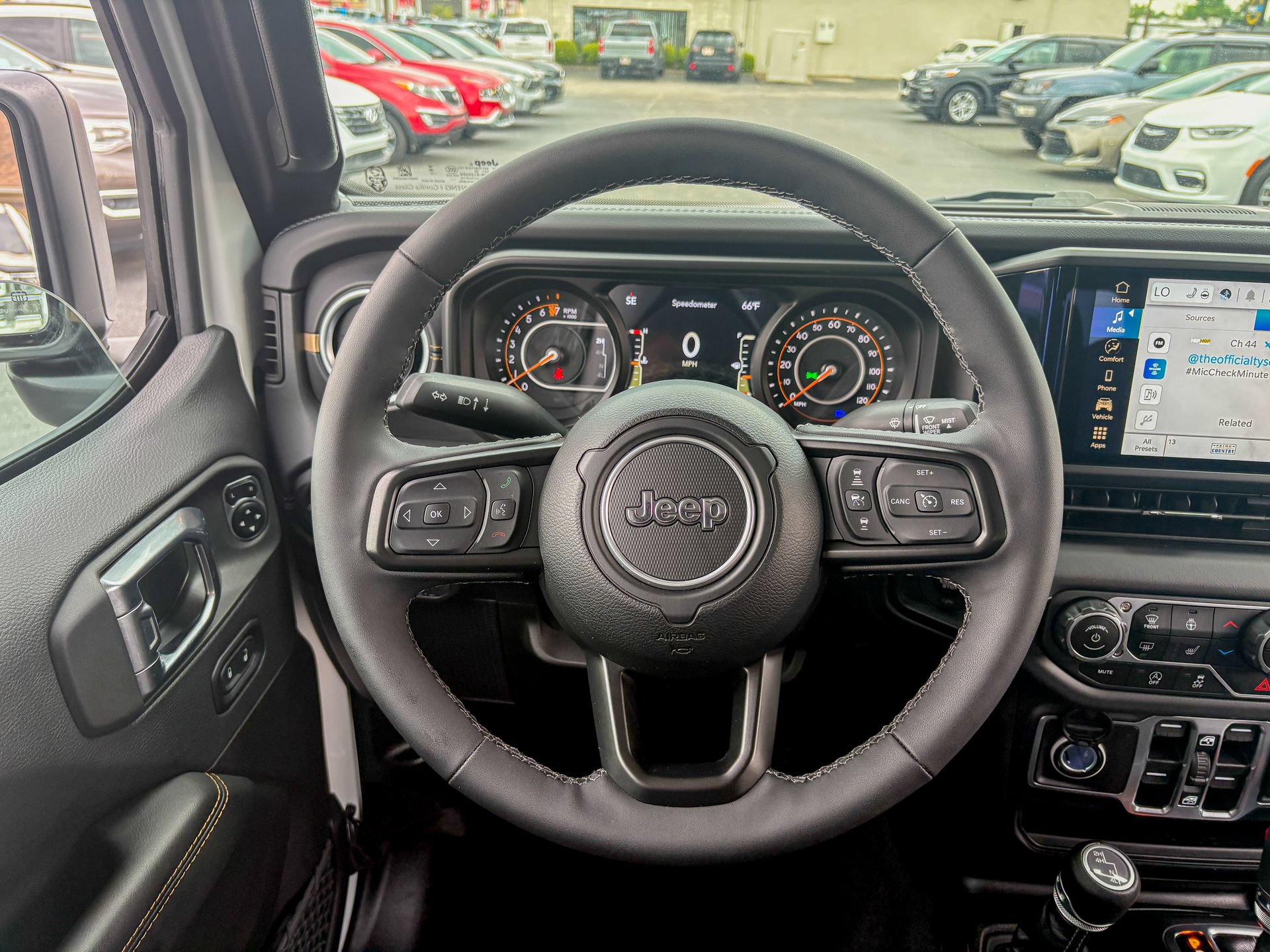 Used 2025 Jeep Gladiator Sport AWD/4WD image 31