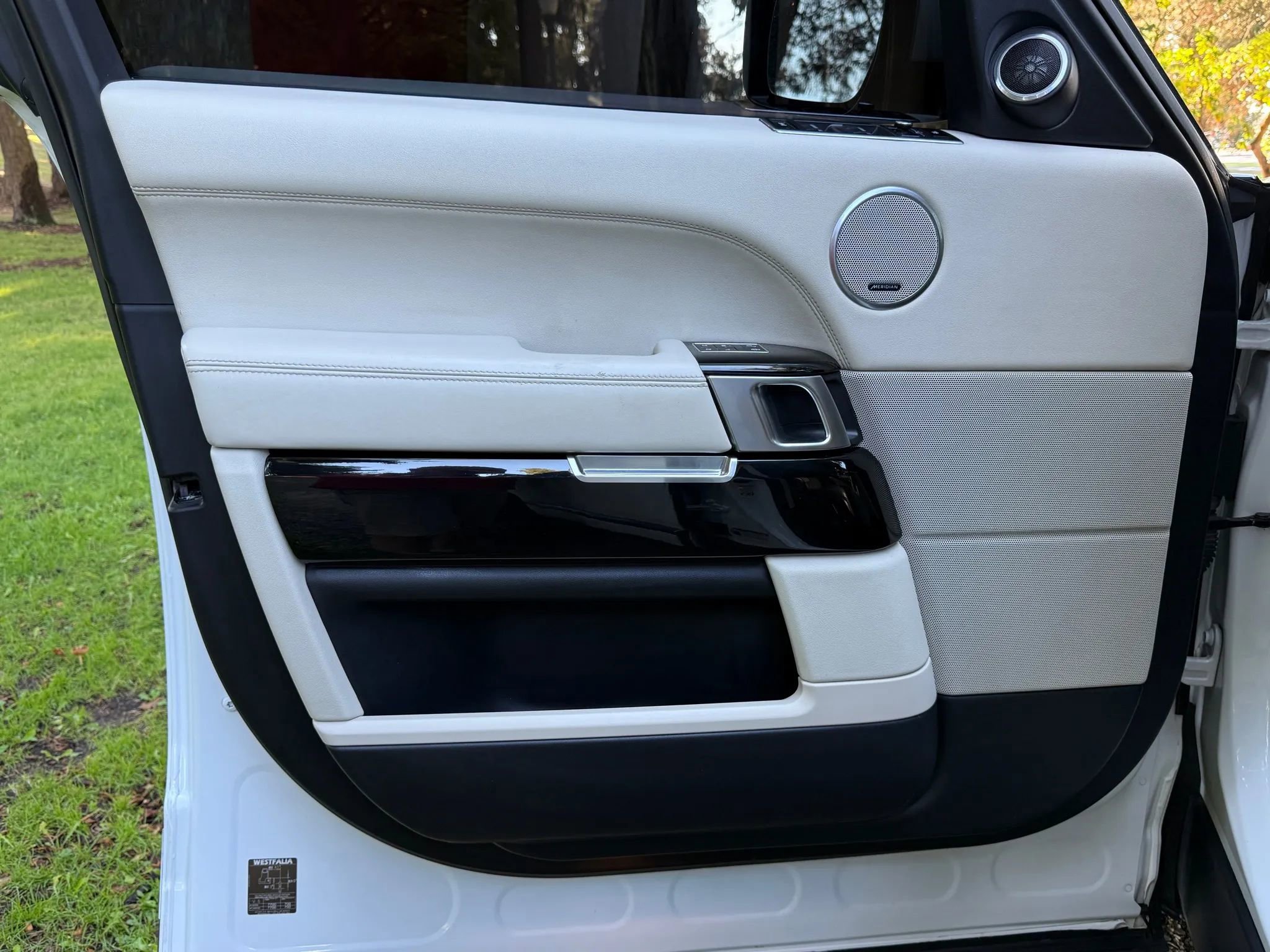 Used 2014 Land Rover Range Rover Supercharged image 49