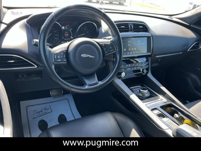 Used 2019 Jaguar F-PACE Premium image 22