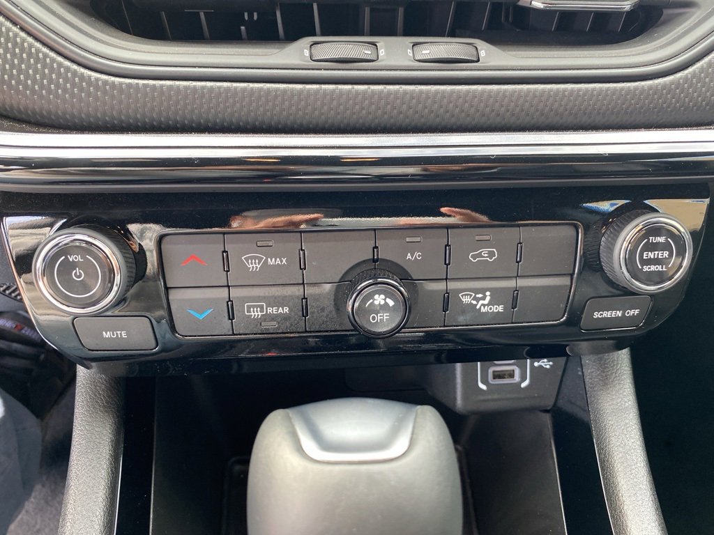 Used 2025 Jeep Compass Latitude w/ Altitude Special Edition image 37