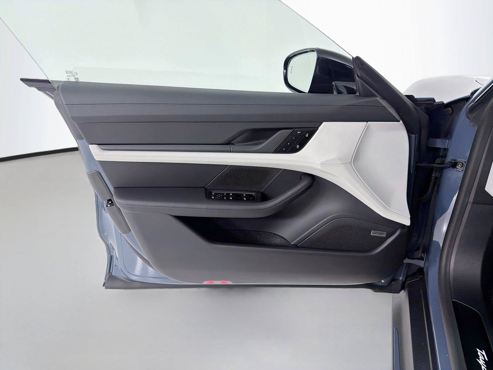 New 2026 Porsche Taycan RWD image 7