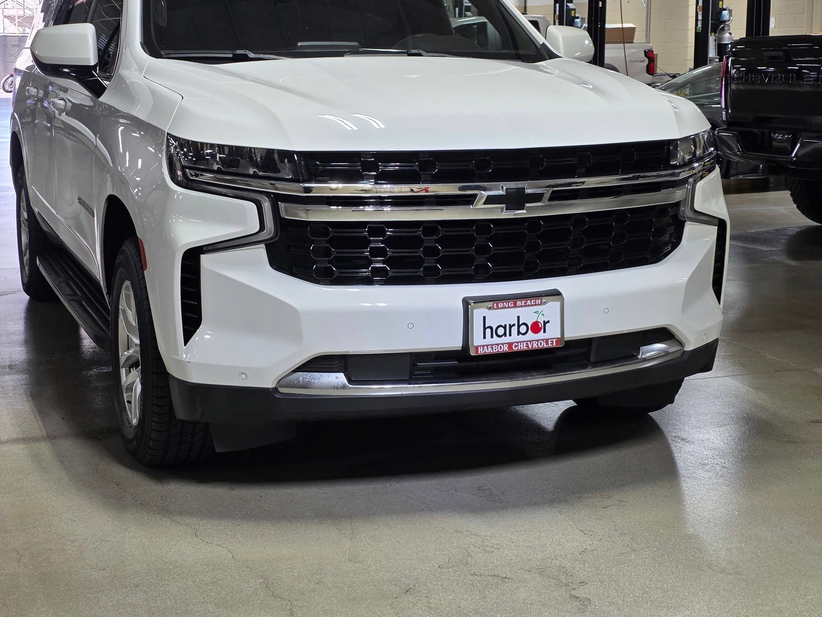 Used 2023 Chevrolet Suburban LS RWD image 9