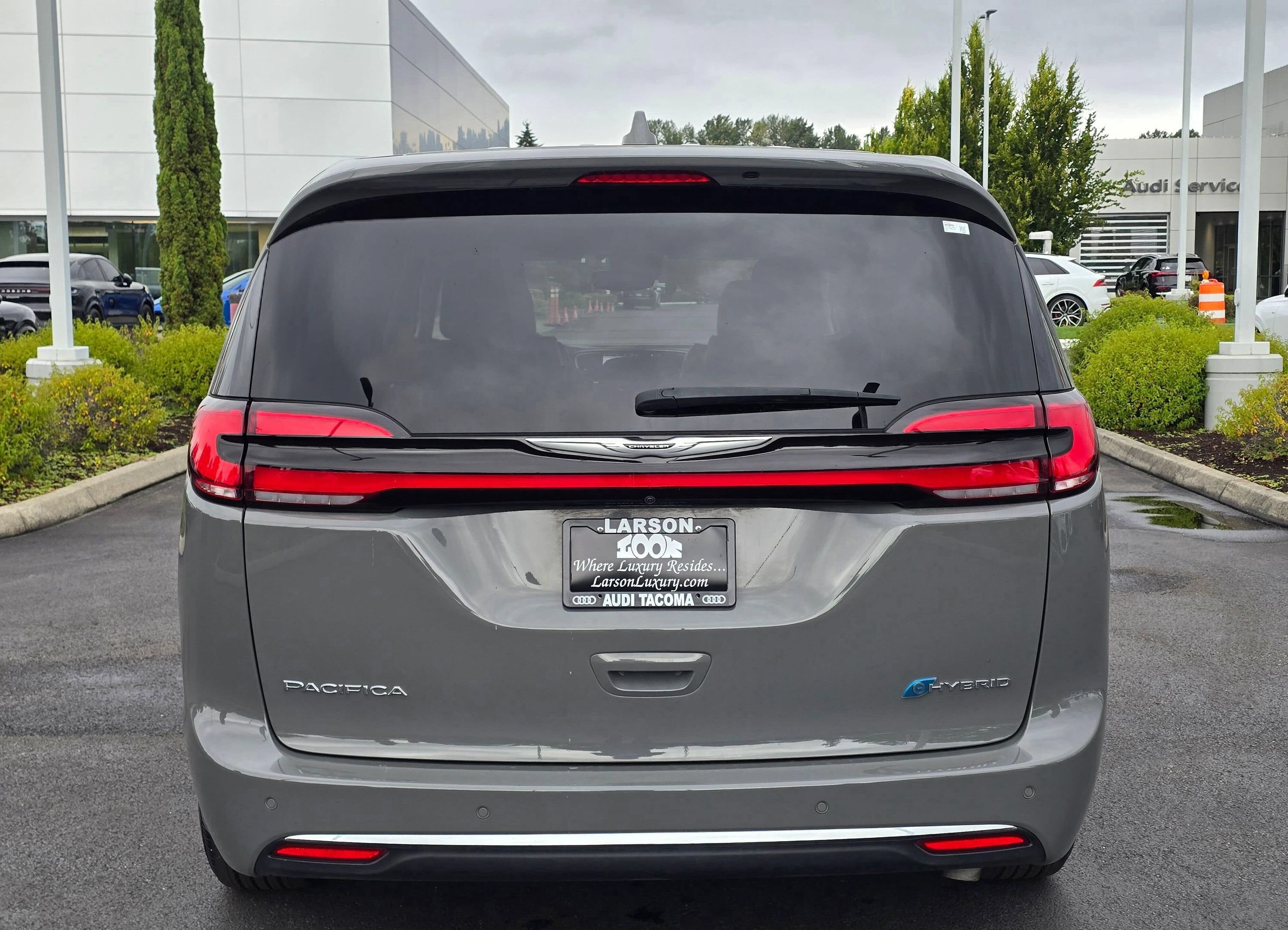 Used 2022 Chrysler Pacifica Limited FWD image 4