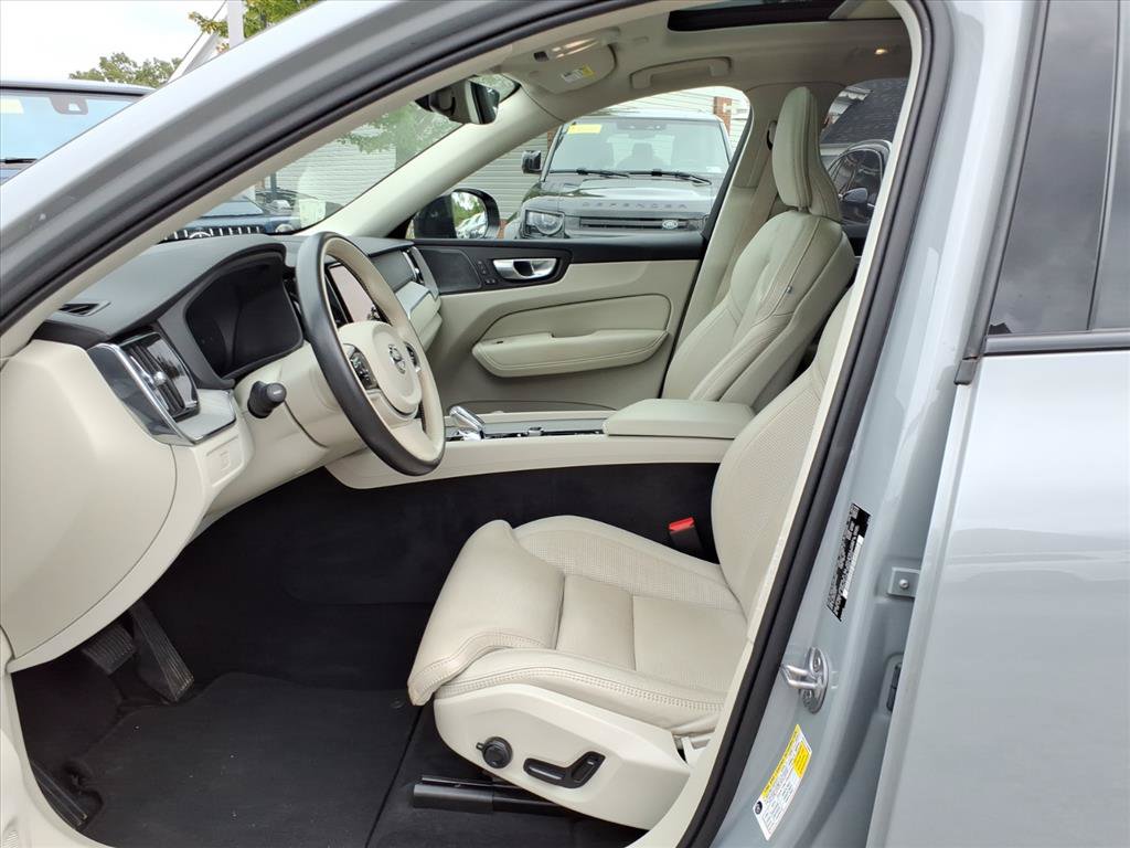 Certified 2024 Volvo XC60 B5 Ultimate w/ Climate Package AWD/4WD image 11