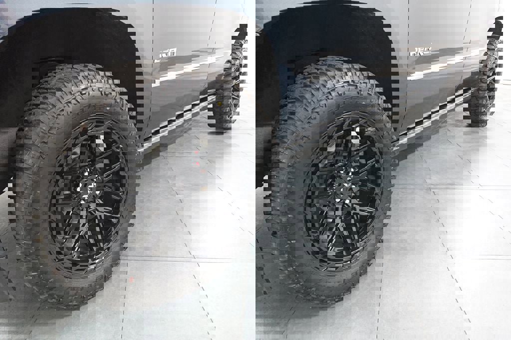 Used 2019 GMC Yukon Denali w/ Denali Ultimate Package image 32