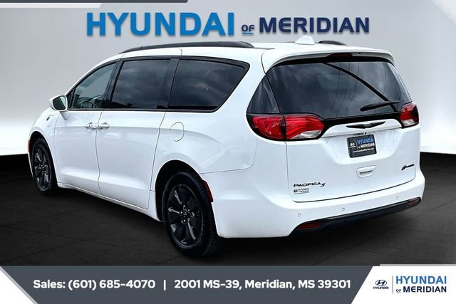 Used 2020 Chrysler Pacifica Touring-L w/ S Appearance Package image 2