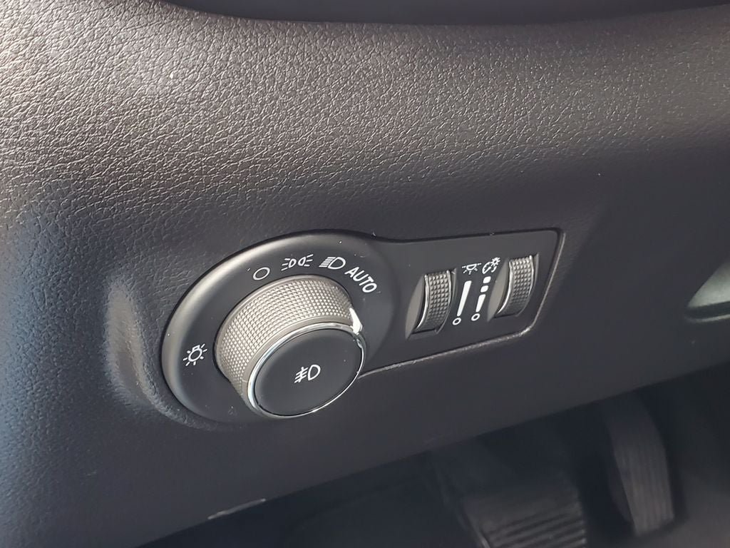 Used 2025 Jeep Compass Limited w/ Elite Group AWD/4WD image 10