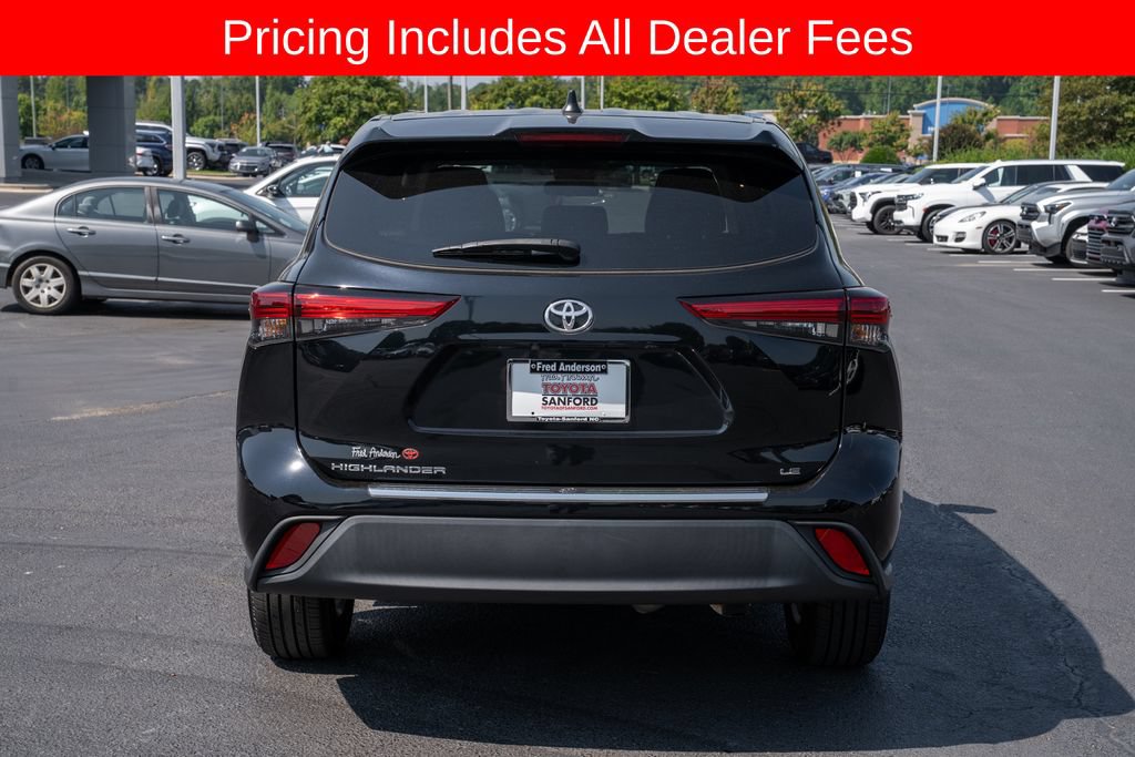 Used 2023 Toyota Highlander LE FWD image 4