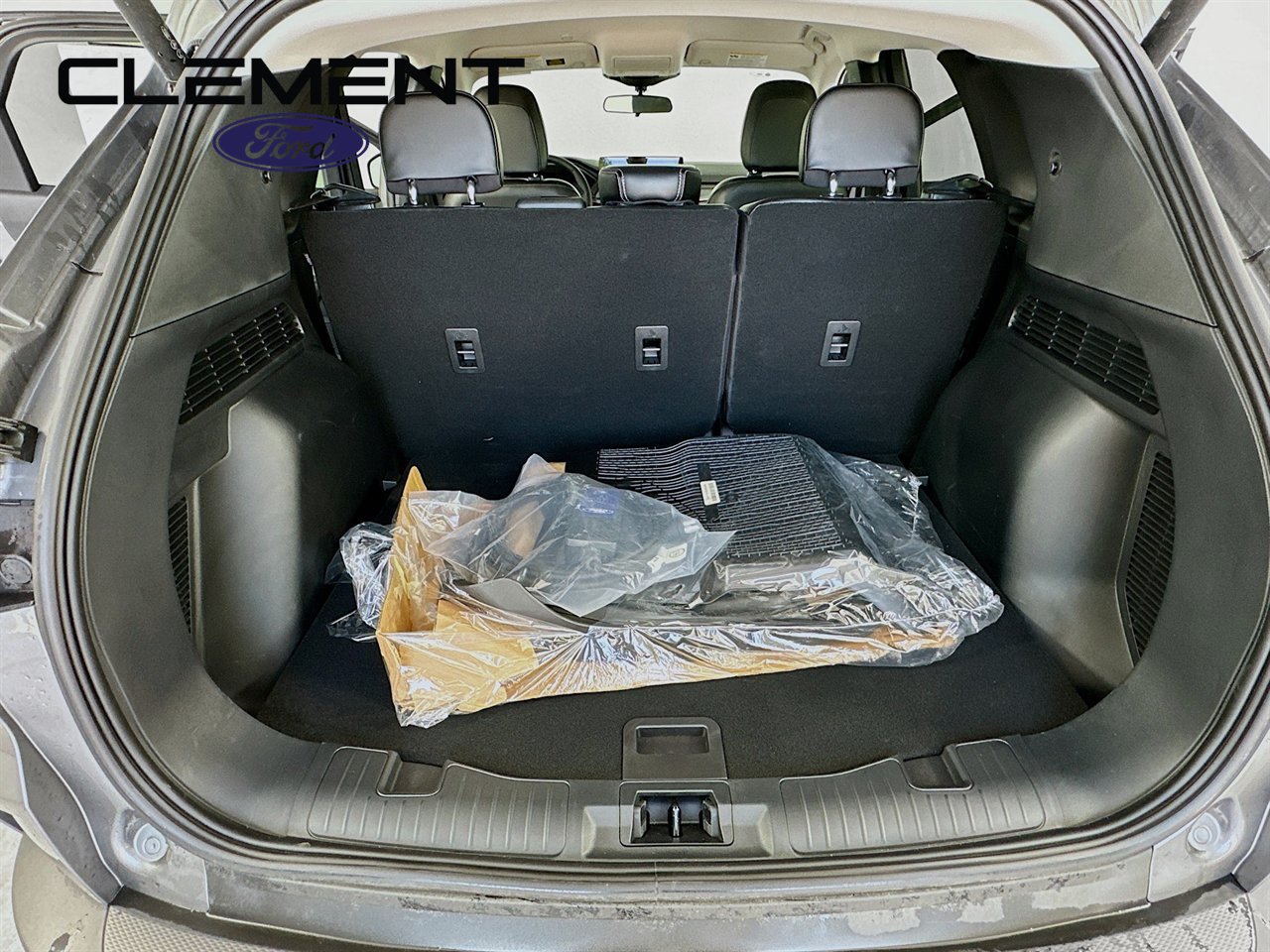 New 2025 Ford Escape SE w/ Class II Trailer Tow Package FWD image 10