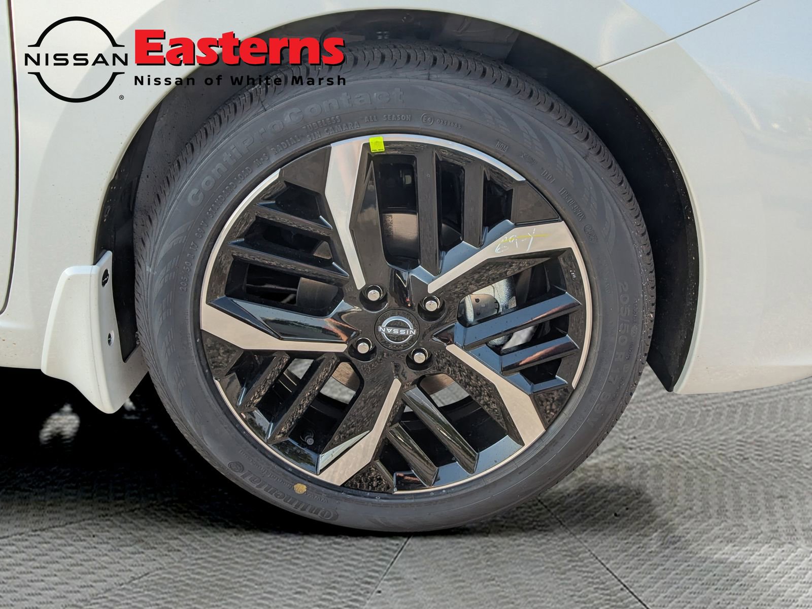 New 2025 Nissan Versa SR w/ Trunk Package image 25