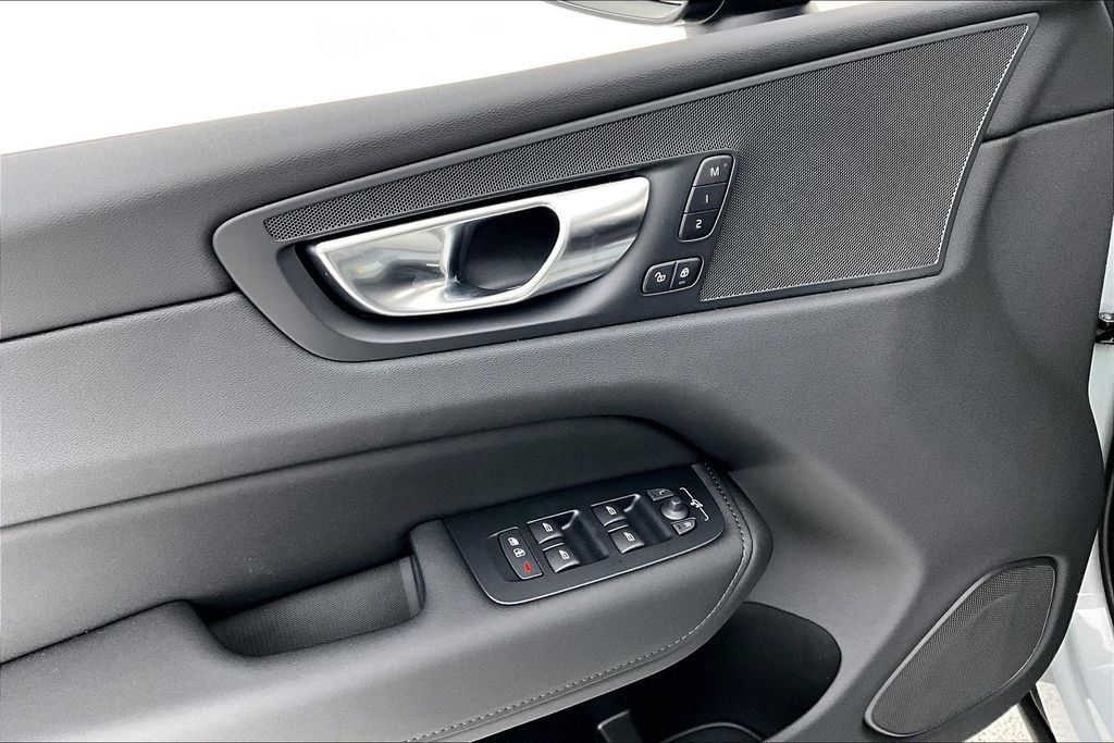 New 2026 Volvo XC60 B5 Core w/ Climate Package AWD/4WD image 18