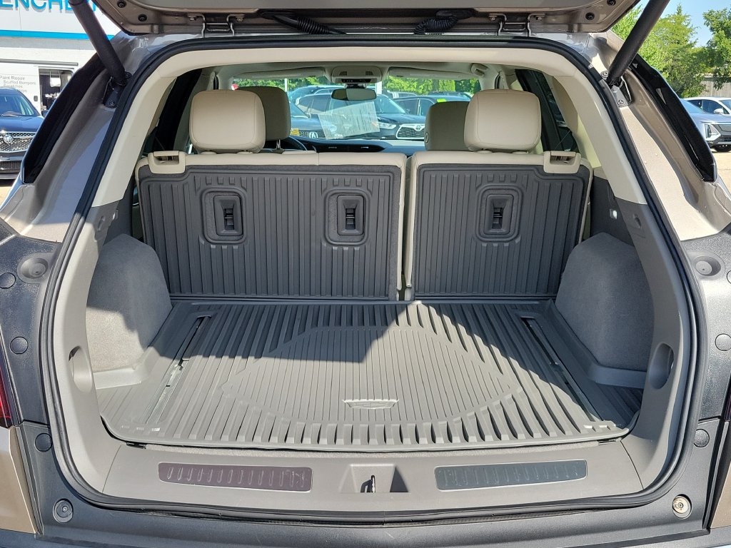 Used 2022 Cadillac XT5 Premium Luxury w/ LPO, Floor Liner Package FWD image 38