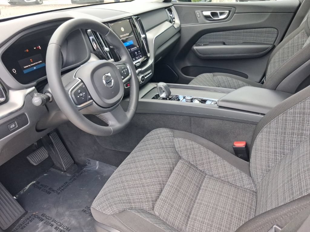 Certified 2024 Volvo XC60 B5 Core AWD/4WD image 13
