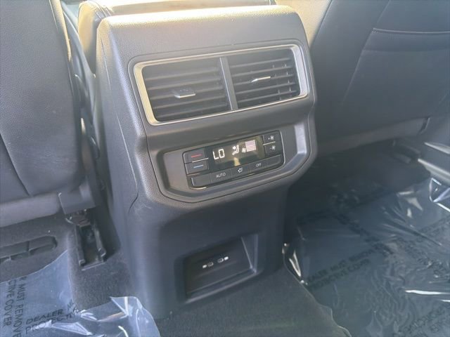 Used 2024 Volkswagen Atlas SE image 30