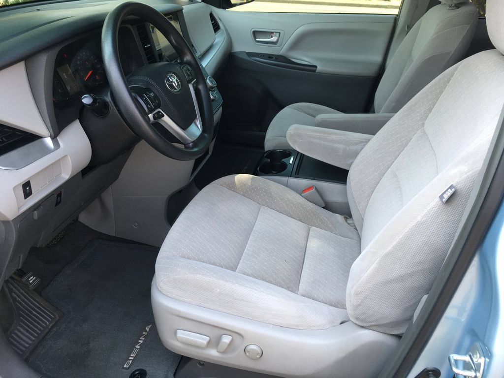 Used 2017 Toyota Sienna LE FWD image 21