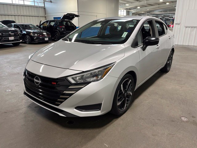 Used 2024 Nissan Versa SR FWD image 7