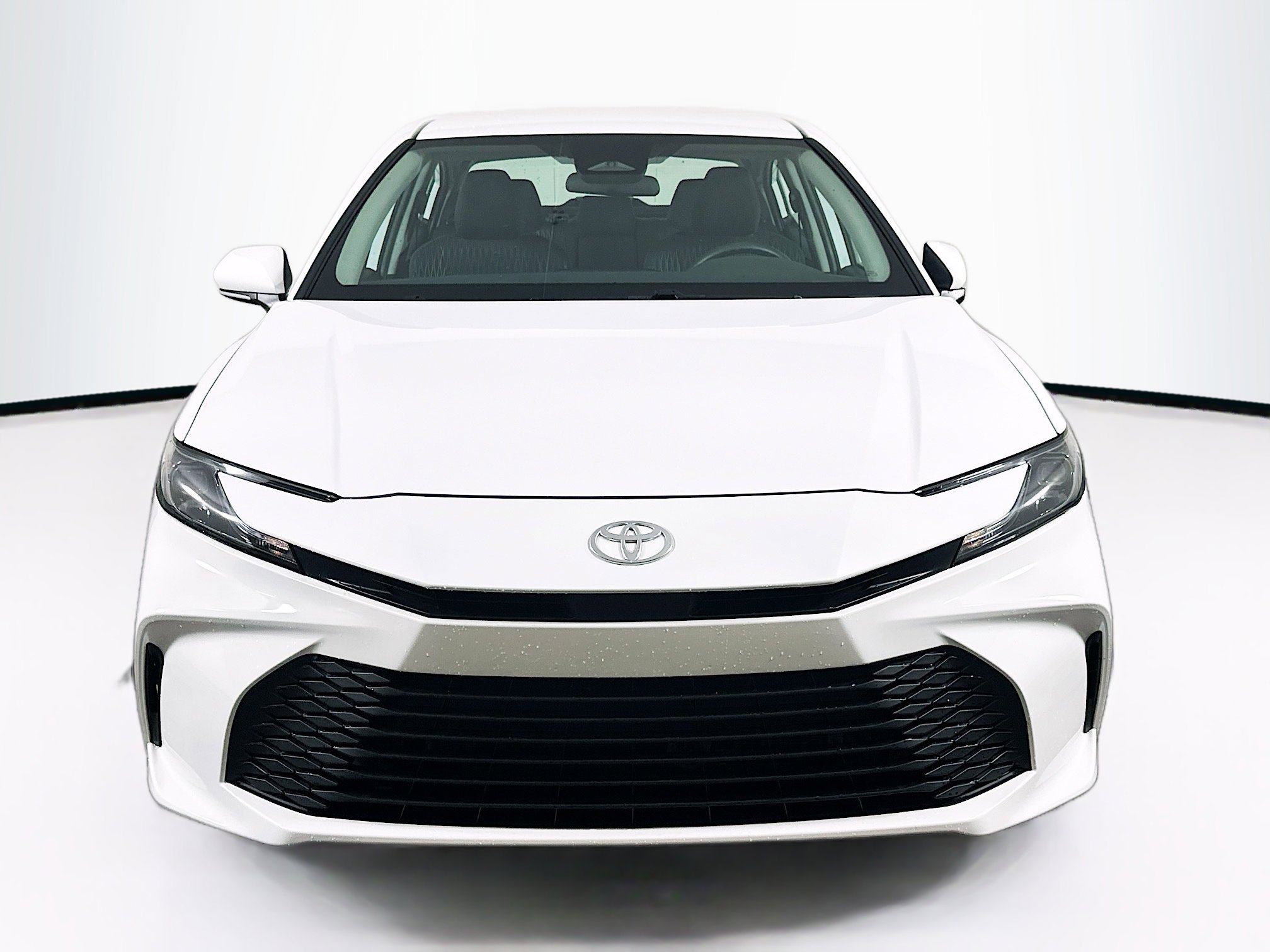 Used 2025 Toyota Camry LE image 2