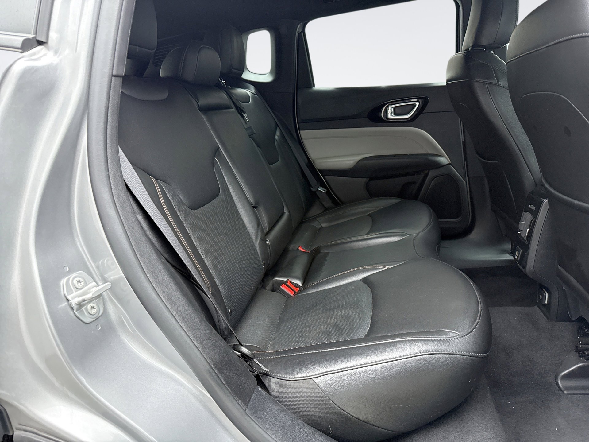 Used 2023 Jeep Compass Limited image 17