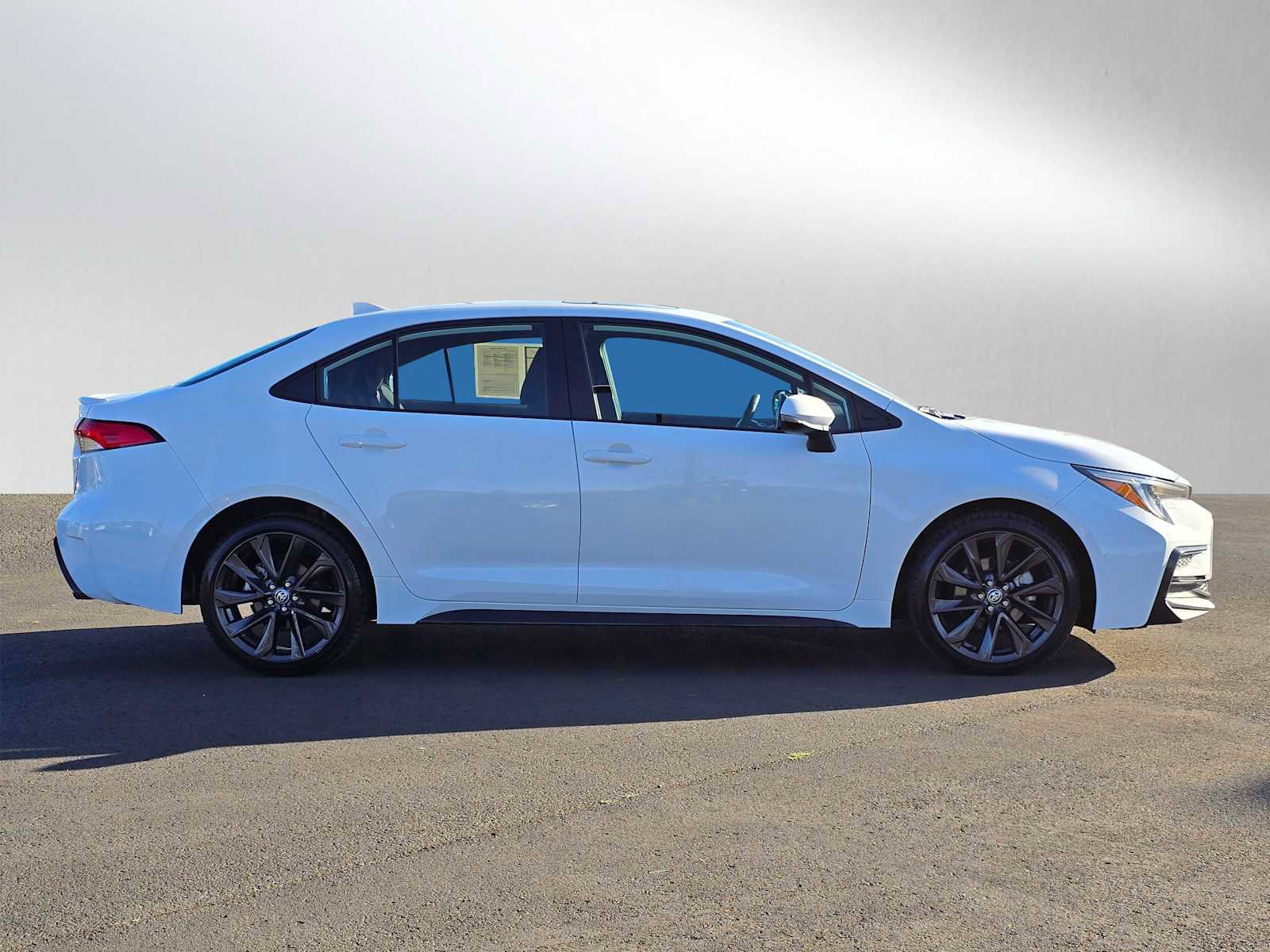 Used 2024 Toyota Corolla SE w/ SE Premium Package image 2