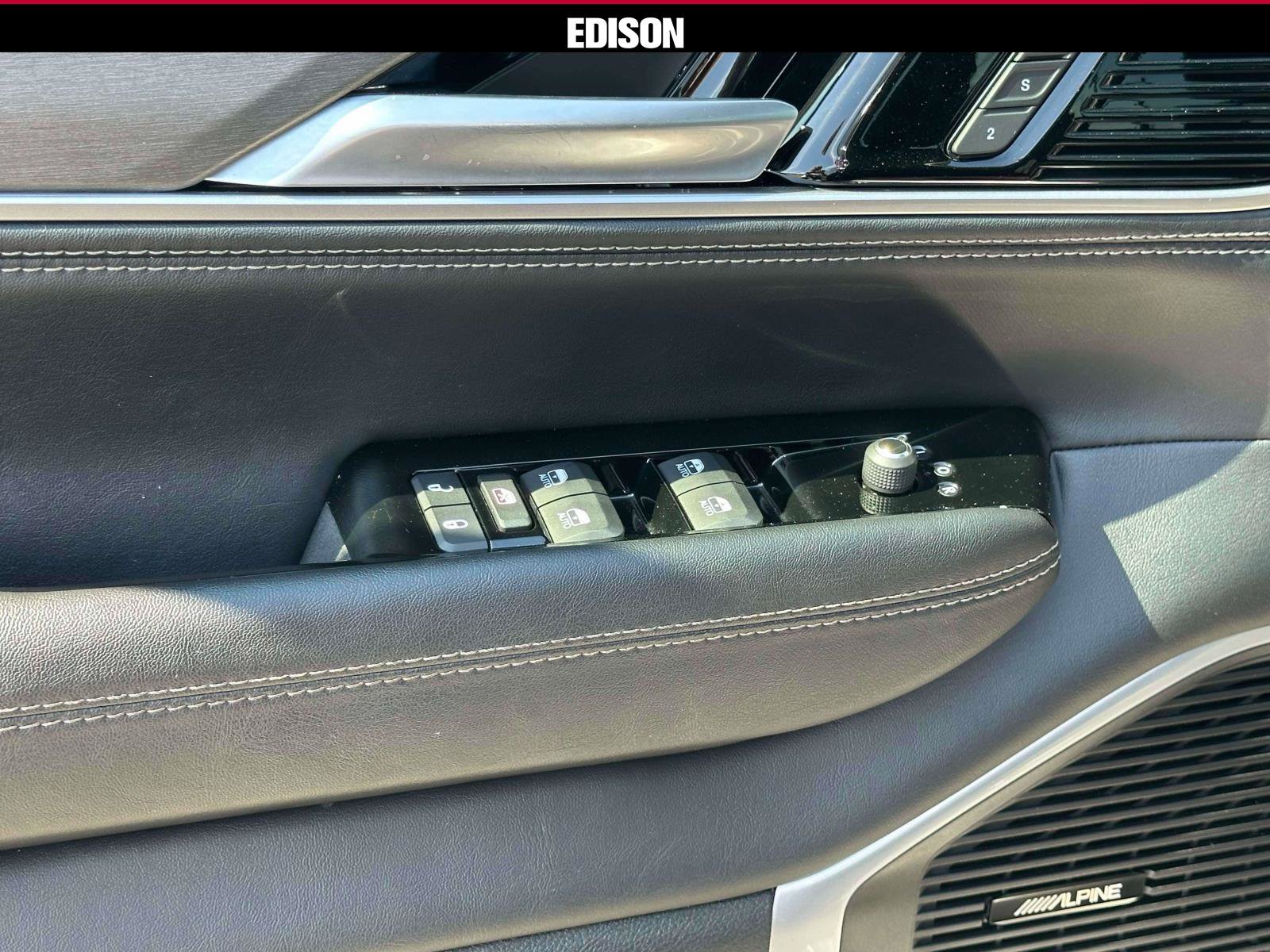 Used 2025 Jeep Wagoneer Series II AWD/4WD image 17