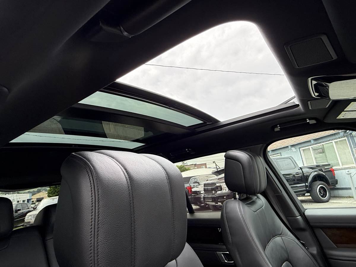 Used 2020 Land Rover Range Rover image 16