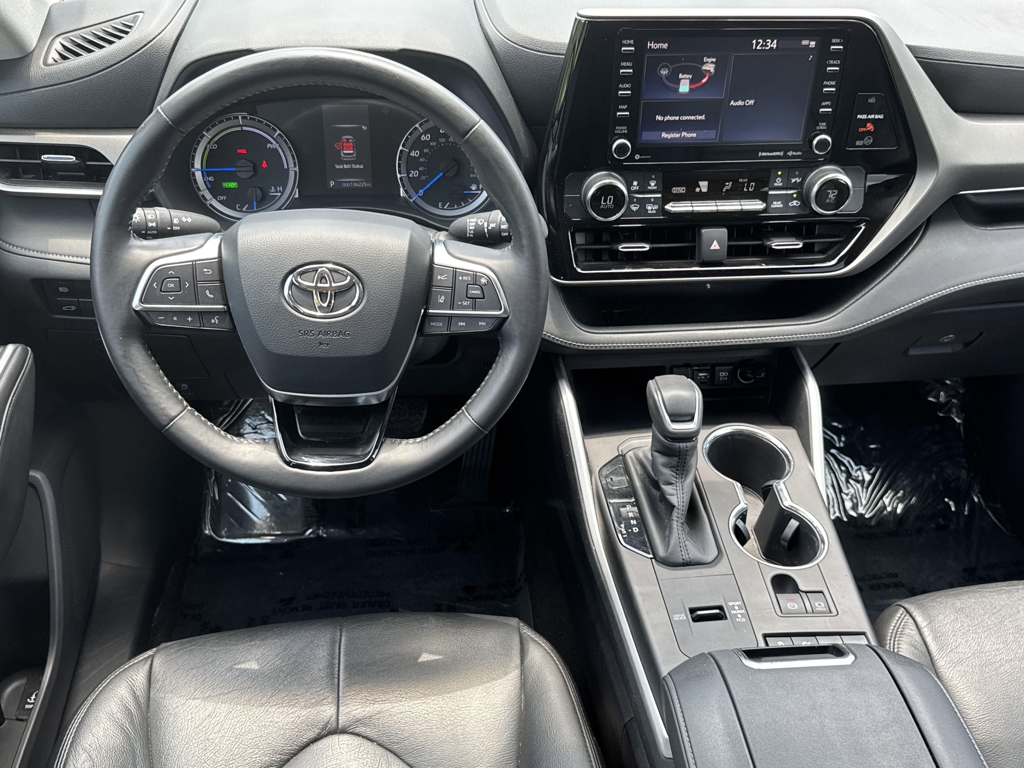 Used 2020 Toyota Highlander LE image 25