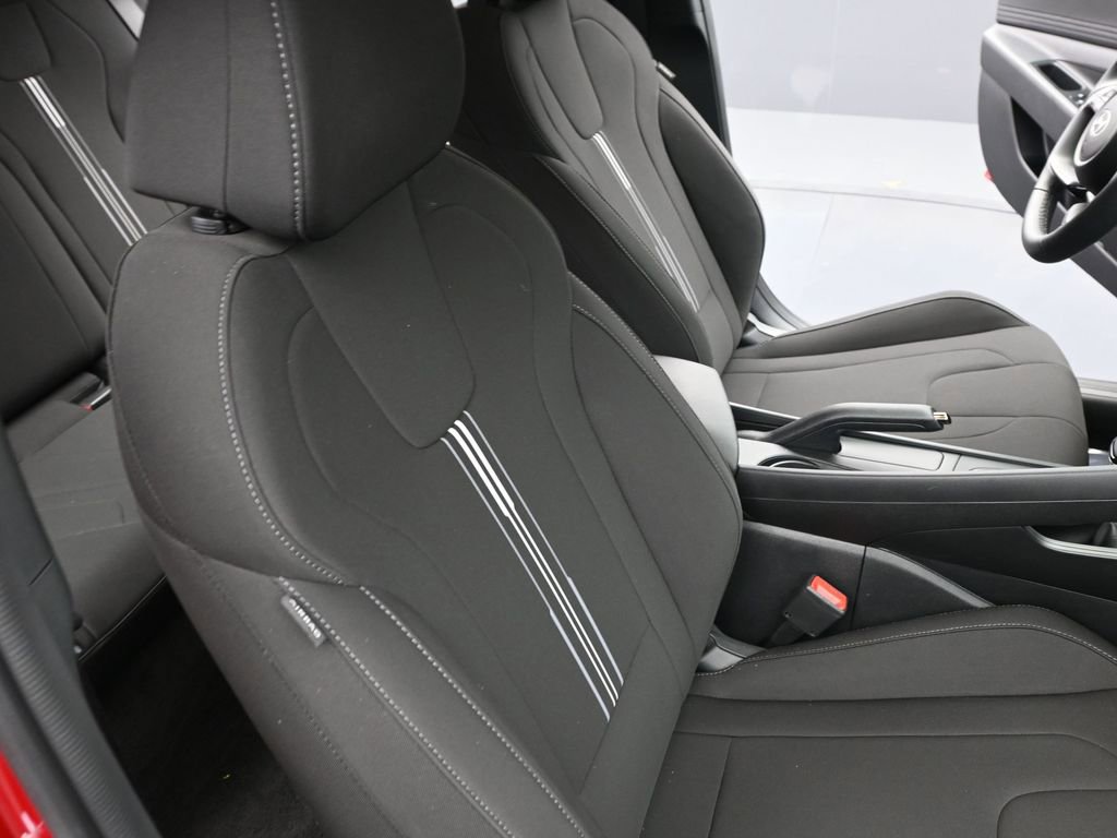 Certified 2025 Hyundai Elantra Sport image 31