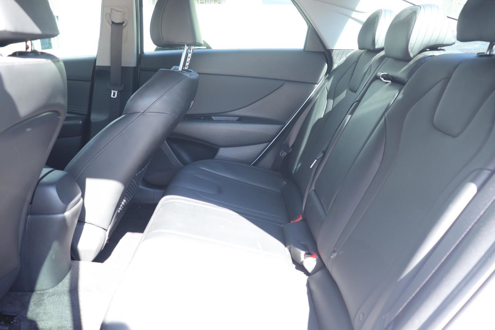 Used 2023 Hyundai Elantra Limited w/ Cargo Package image 13