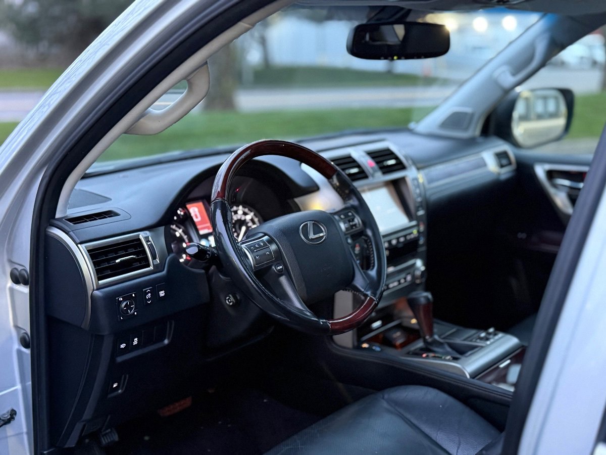 Used 2018 Lexus GX 460 Premium w/ Premium Package AWD/4WD image 13